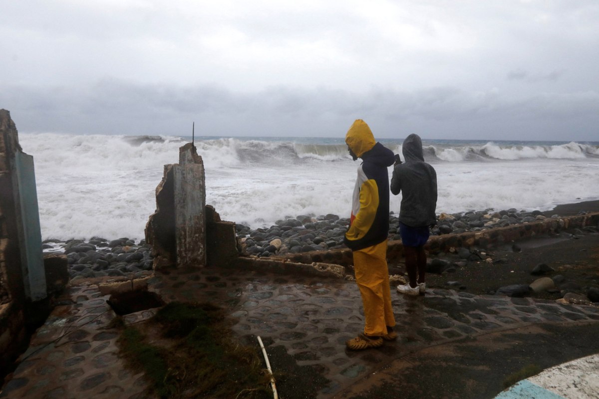 Ο Τυφώνας Μελίσα σαρώνει την Τζαμάικα – Αναβαθμίστηκε σε κατηγορία 5, προετοιμασίες στην Κούβα
