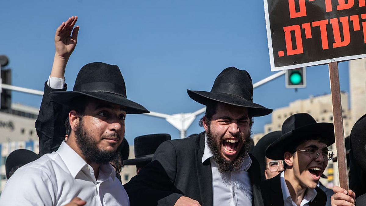 A new fire for Netanyahu: Haredi ultra-Orthodox block the entrance to Jerusalem against his call to the Army