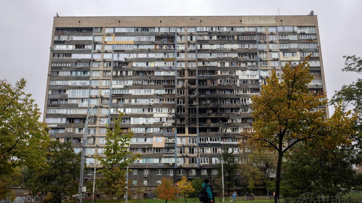 Russian attack injures 12 people in kyiv and cuts power to tens of thousands of families