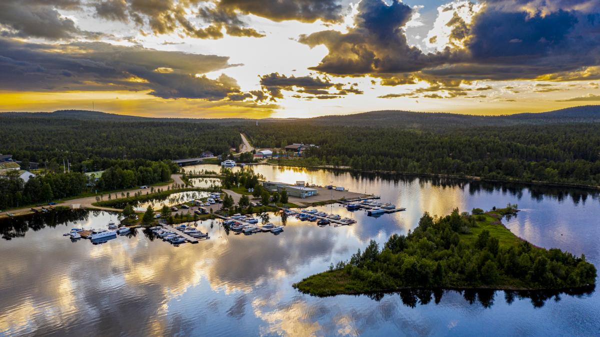The rescue service ignores it, the owner doesn't know what to do, so this boat has been half-sunk in the port for two years.