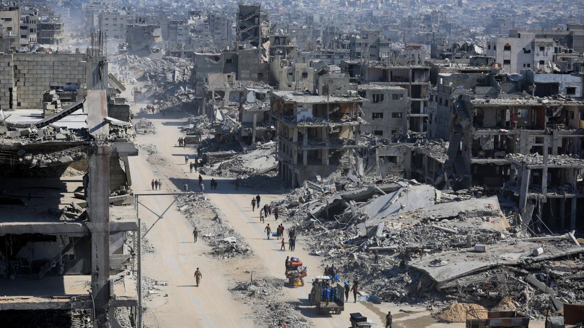 Israel's solution to criticism over those killed when crossing the yellow line is to mark it