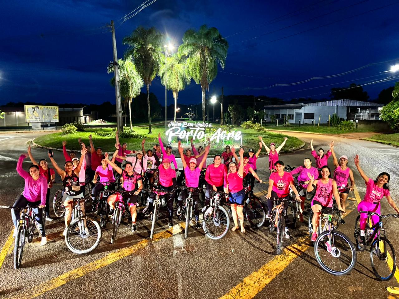 Women from Pedal da Vila do Incra promote solidarity and awareness action for Pink October