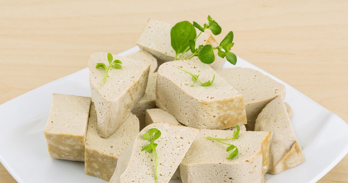 If we want to eat vegetarian klepok, let's replace the sausage with tofu