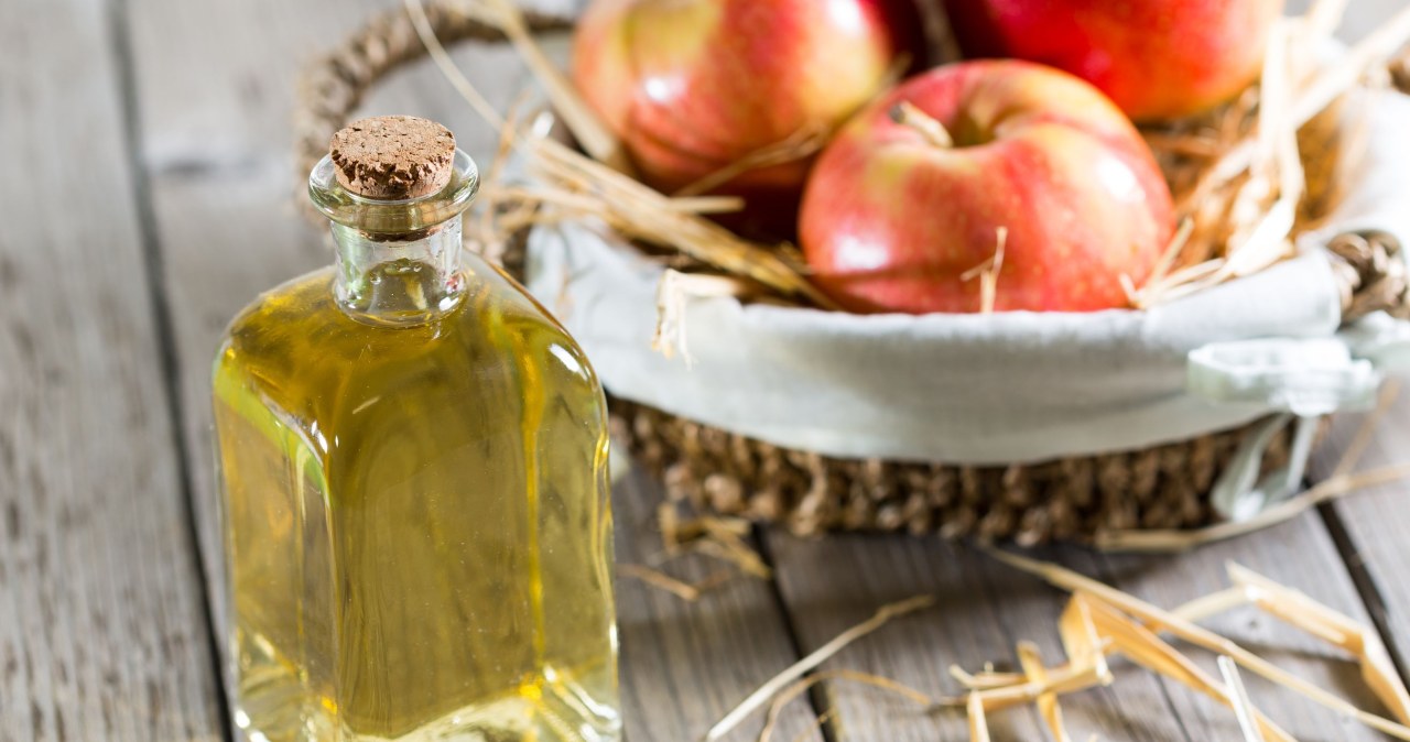 Apple cider vinegar is useful in hair care /123RF/PICSEL