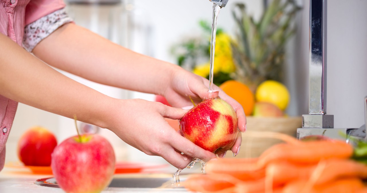 Proper washing of fruit and vegetables is very important /123RF/PICSEL