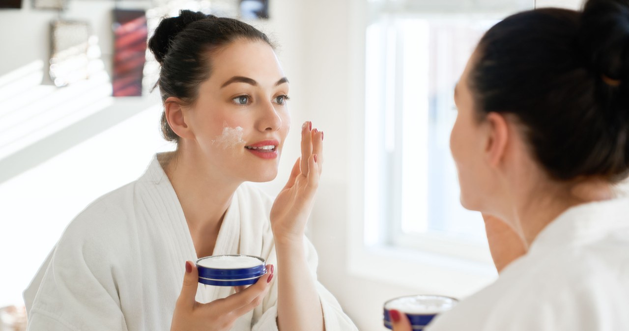 You can add a few drops of evening primrose oil to your favorite cream. /123RF/PICSEL