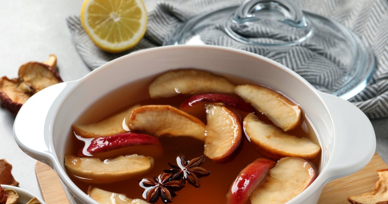 Warm apple compote will warm you up perfectly on cold days /123RF/PICSEL