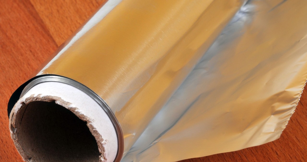 Aluminum foil can help reduce heat loss in your home. It has great insulating properties. /123RF/PICSEL