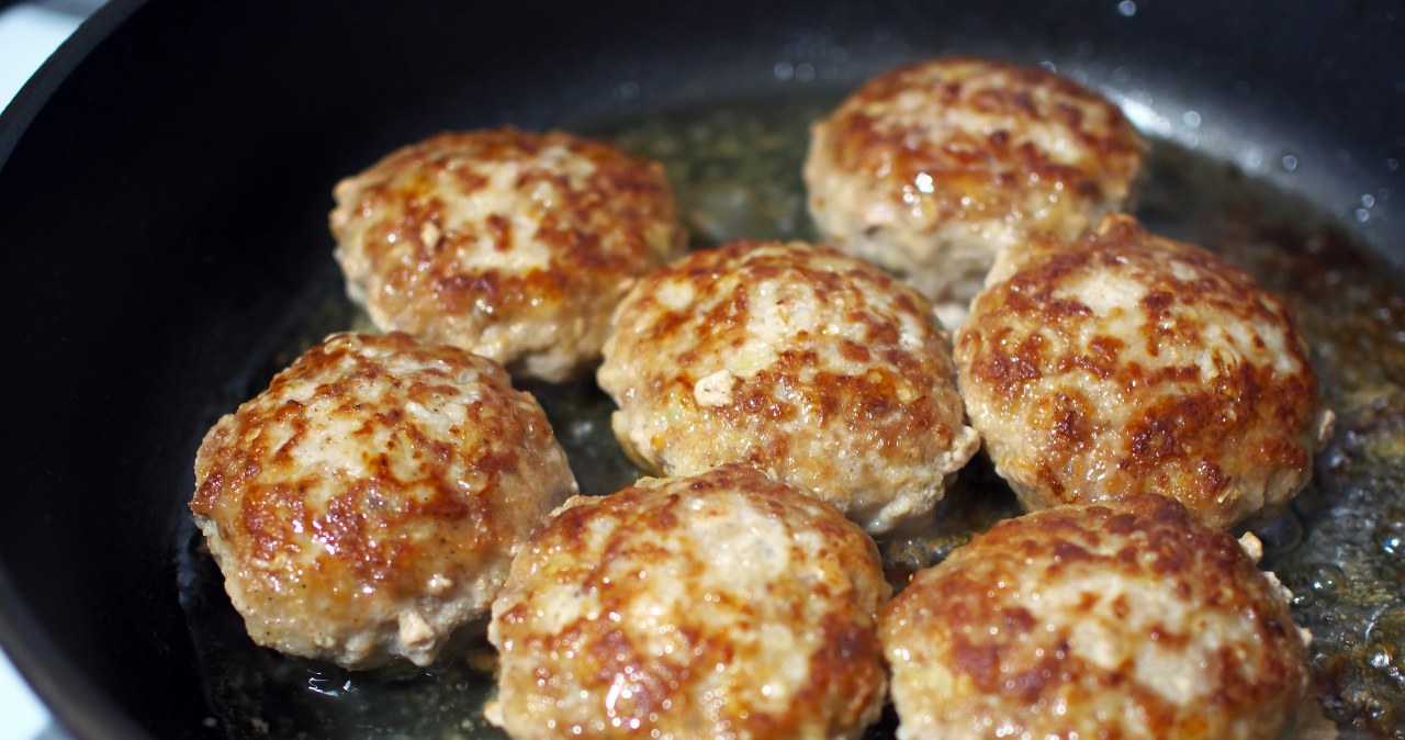 Minced cutlets will be perfect if we maintain the right proportions of ingredients /123RF/PICSEL