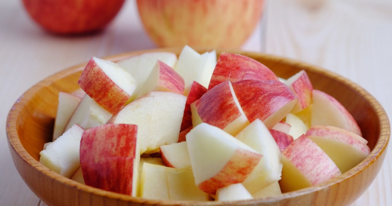 Apples are a nutritious snack. It is best to eat them in the first half of the day. /123RF/PICSEL