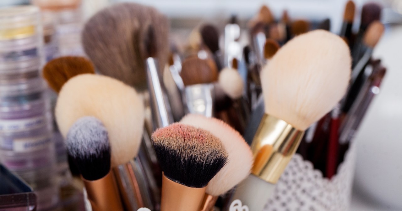 Makeup brushes and sponges should be cleaned regularly /123RF/PICSEL
