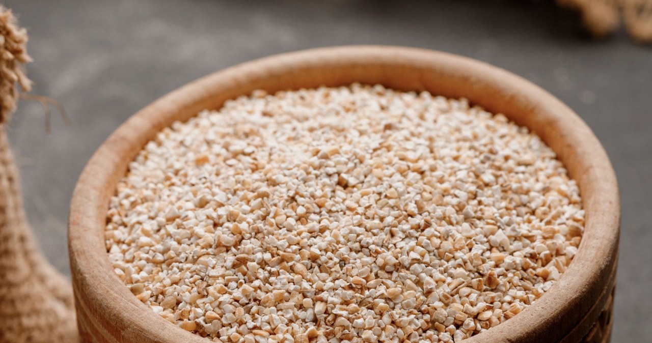 Barley groats are a source of fiber, vitamins and minerals /bondvit