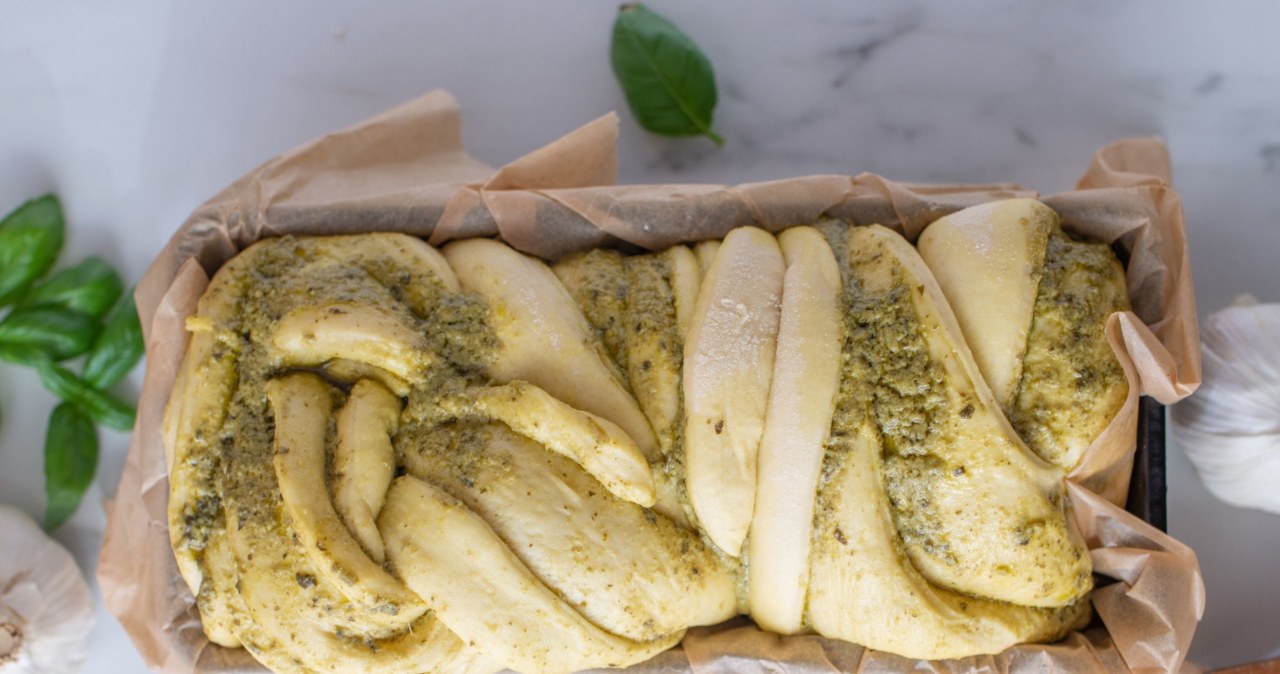 After taking it out, serve immediately, preferably tearing it off piece by piece. /123RF/PICSEL