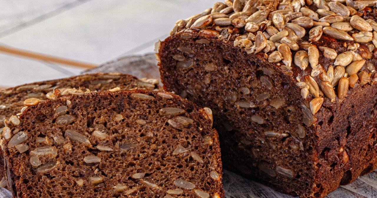 Sunflower seeds can be added, among others, to homemade bread and baked goods /123RF/PICSEL
