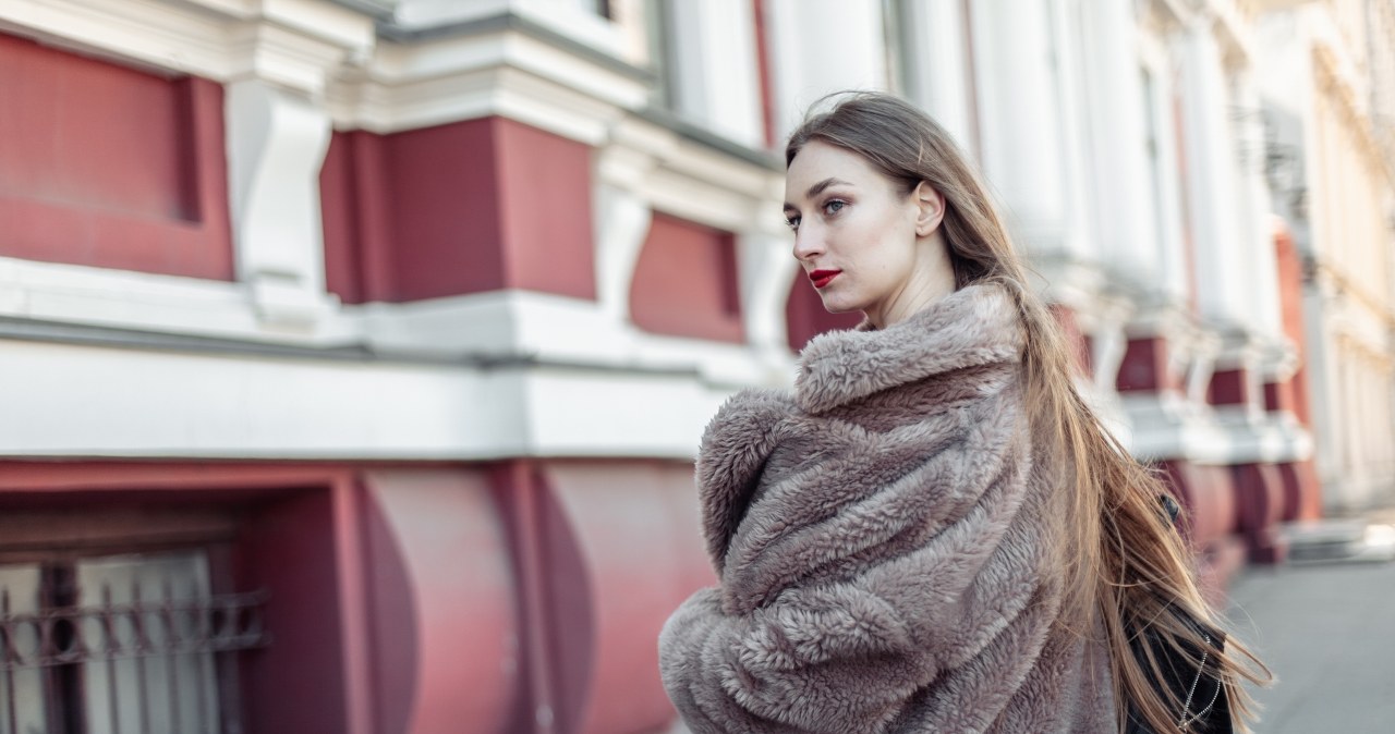 A fur long coat is a hit this season /Pixel