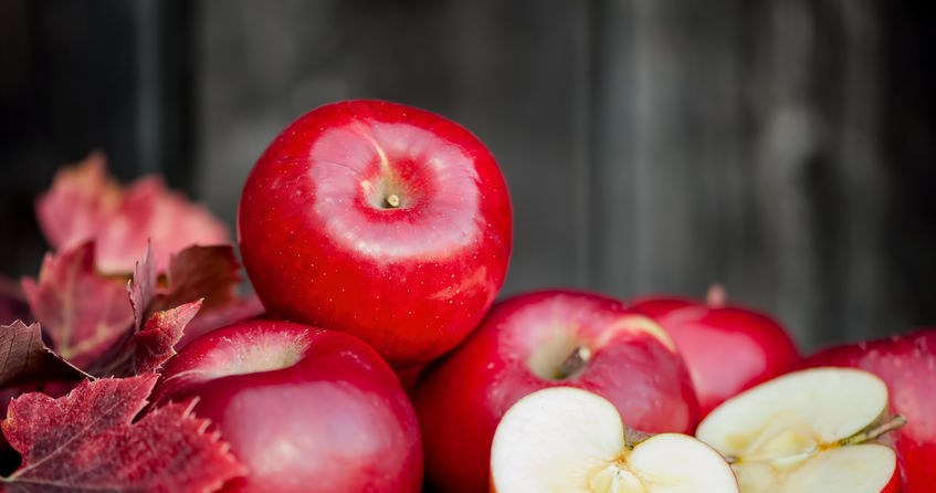 This is the worst time to eat apples. You will feel heavy