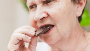 Protects against dementia and supports the brain. A piece a day is enough