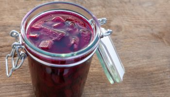 My grandmother's beet leaven never goes moldy. It has a simple principle