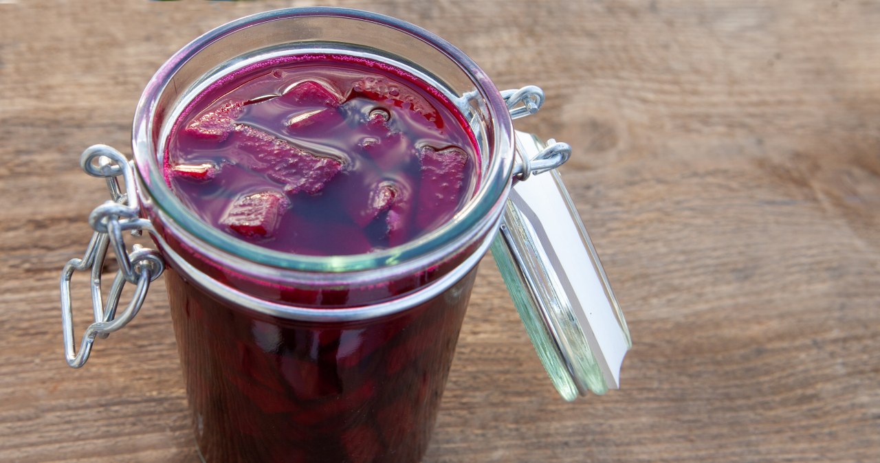 My grandmother's beet leaven never goes moldy. It has a simple principle