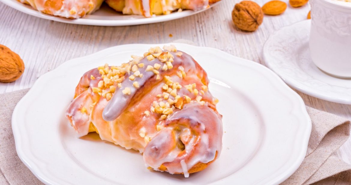 Don't like white poppy seeds? Make croissants with this filling                
