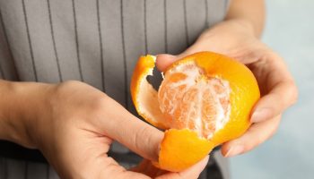 This is how you recognize fresh tangerines. You won't buy overripe fruit again
