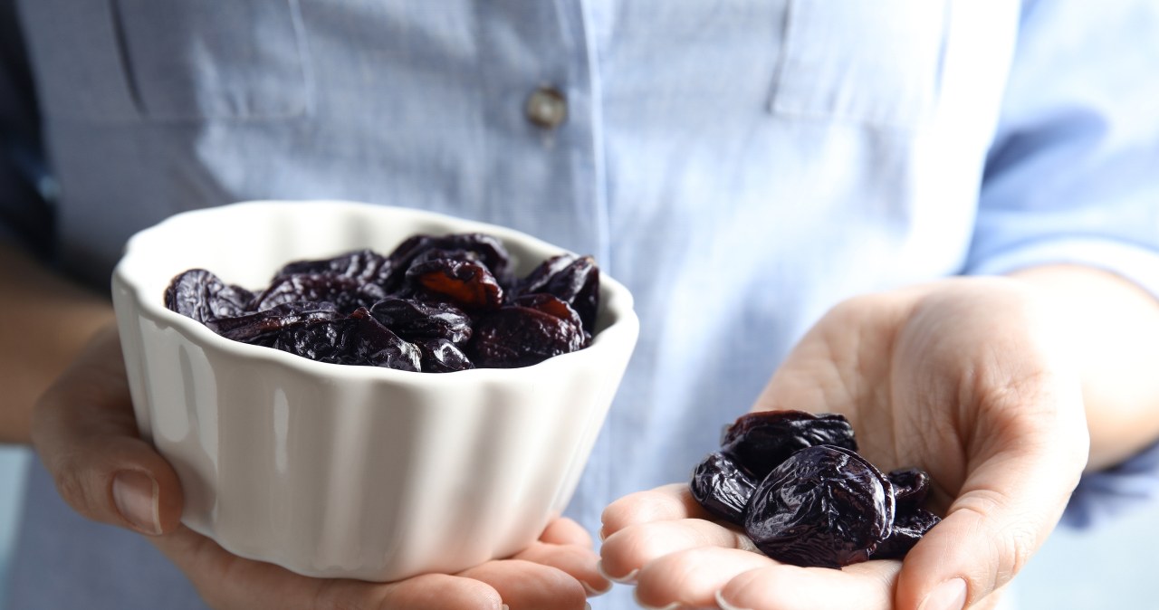 4-5 pieces per day is enough. Your stomach and intestines will thank you and the weight will start to fall off