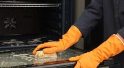 Forget about scrubbing the oven. This way you can remove dirt effortlessly