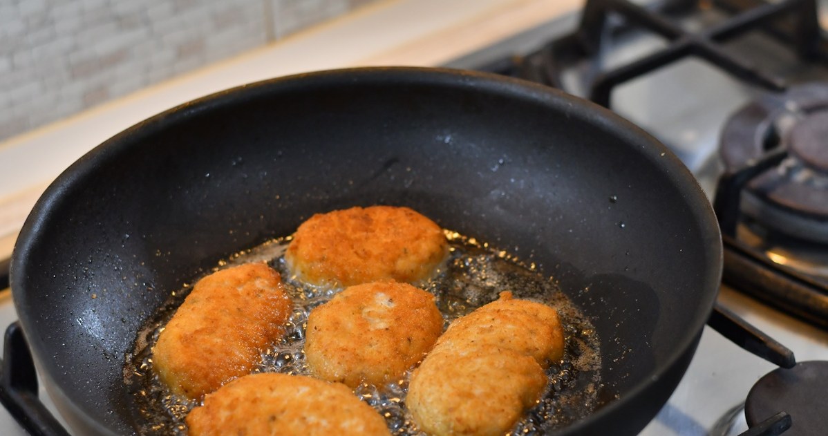 Is there a smell of frying throughout the house? This is how you get rid of it without air freshener