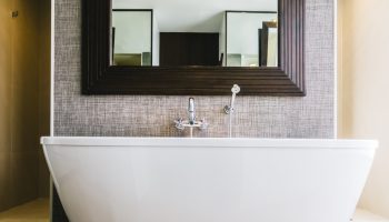 ​Forget about sediment and limescale in the bathtub. This way you can remove it in just a few minutes