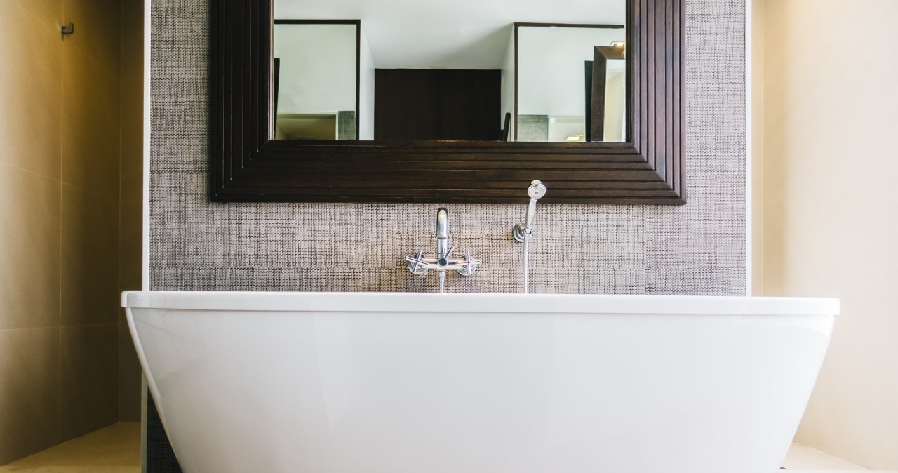 ​Forget about sediment and limescale in the bathtub. This way you can remove it in just a few minutes