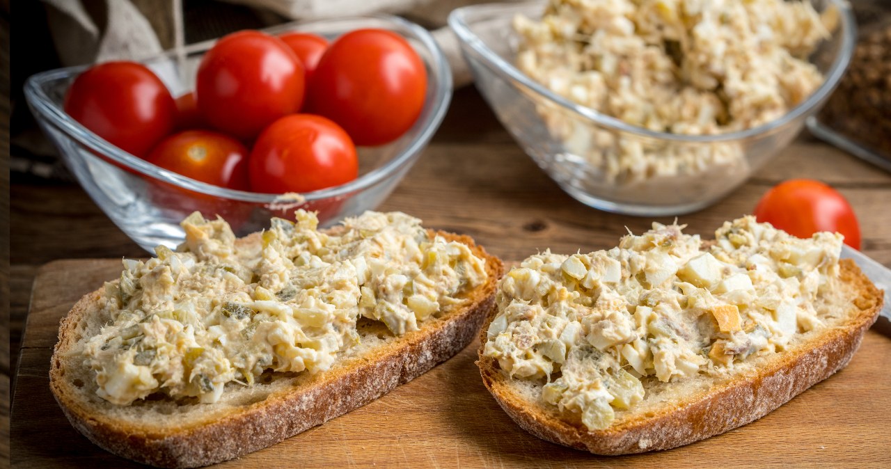 This is the best spread for sandwiches. It is healthy, cheap and quick to prepare