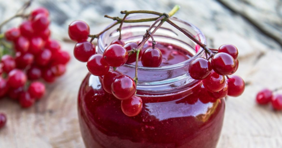 Everyone thinks it's an ornamental shrub. Its fruits, flowers and bark relieve pain and intestinal cramps and protect against diabetes                
