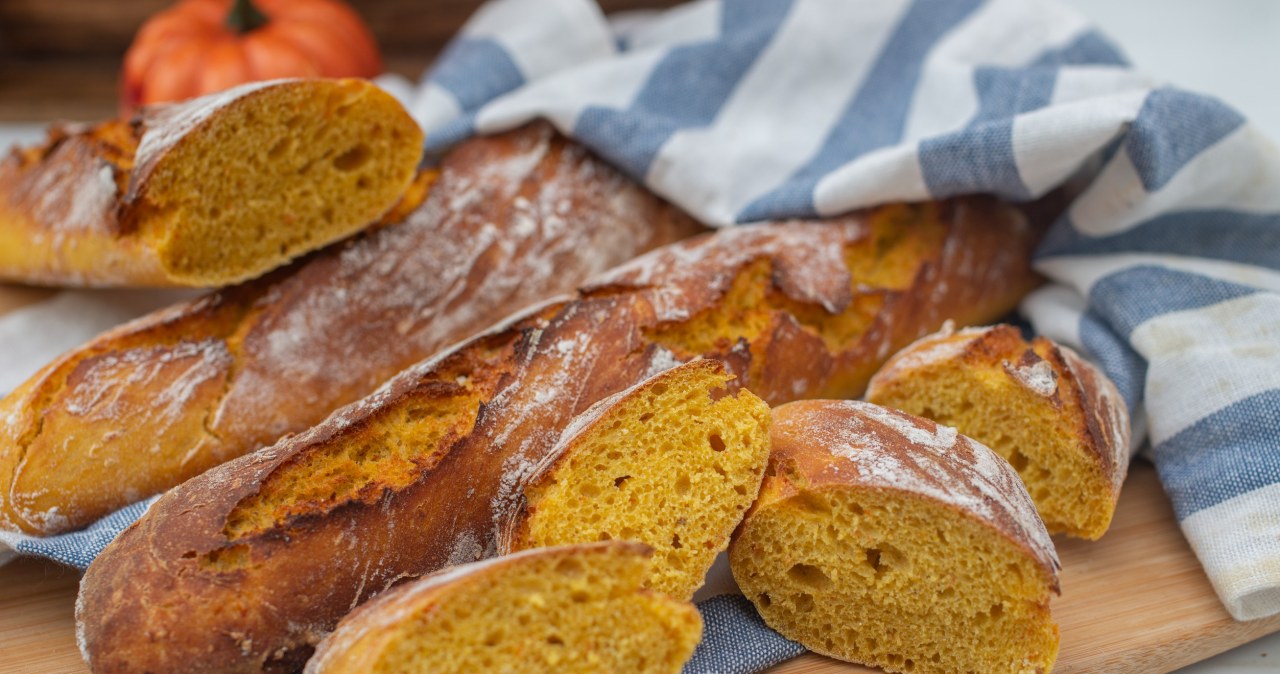 Fluffy baguettes for soups and stews. They are extremely simple to make