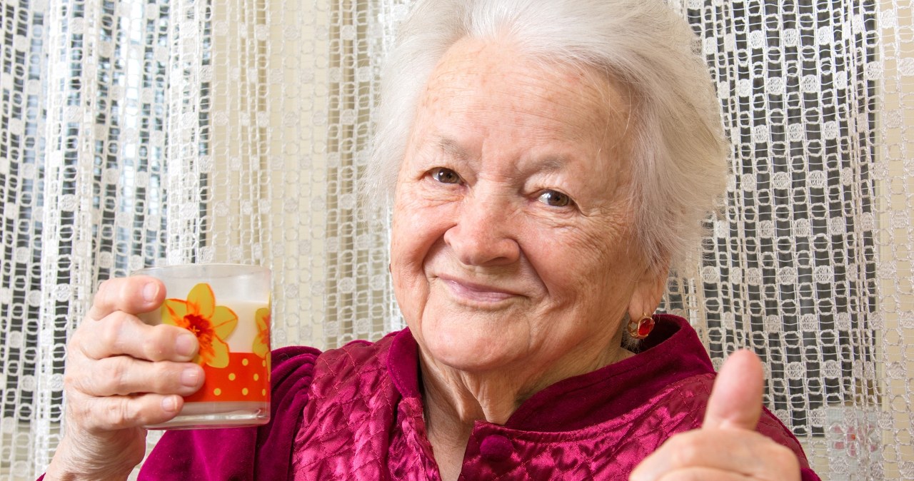 Seniors should drink several times a week. It supports the heart and lowers blood pressure