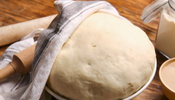 Do you know the 36:20 rule? The yeast dough is fluffy, delicate and sticks out of the bowl