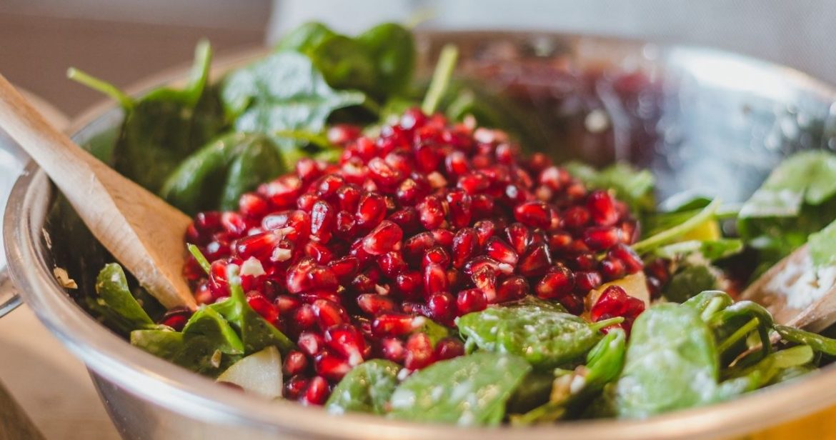 Seniors should include it in their diet. It has the power of iron and folic acid, supporting circulation, memory and bone health                
