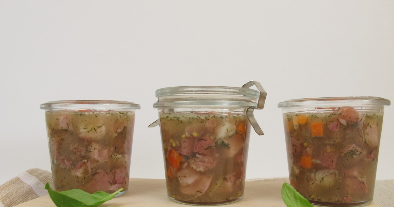 I eat it with fresh bread, it tastes exceptional. My grandmother used to make jelly like this