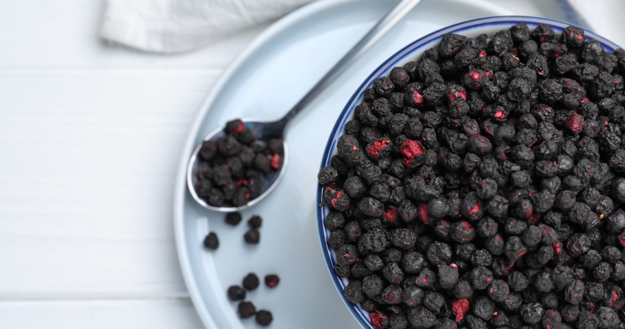 Eat when you feel like eating sweets. They lower sugar, improve memory and help you lose weight