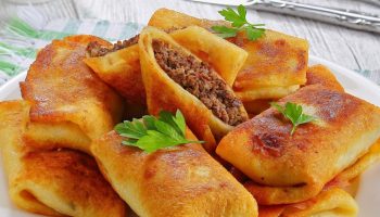 The filling for pancakes with meat will no longer be dry. Add one ingredient