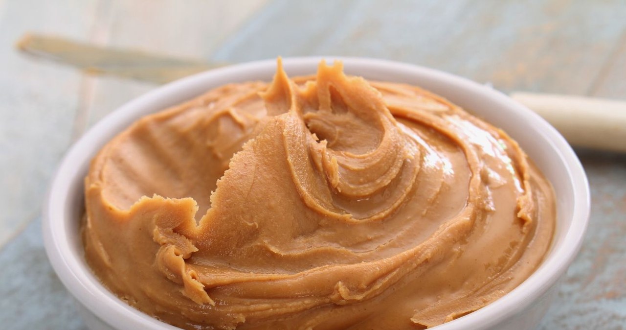 You can eat two tablespoons a day instead of snacks. It fills you up for a long time, builds immunity and improves memory