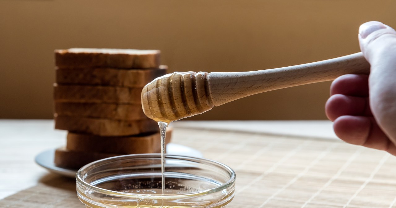 This is how you can check whether the honey is natural. You won't be fooled again
