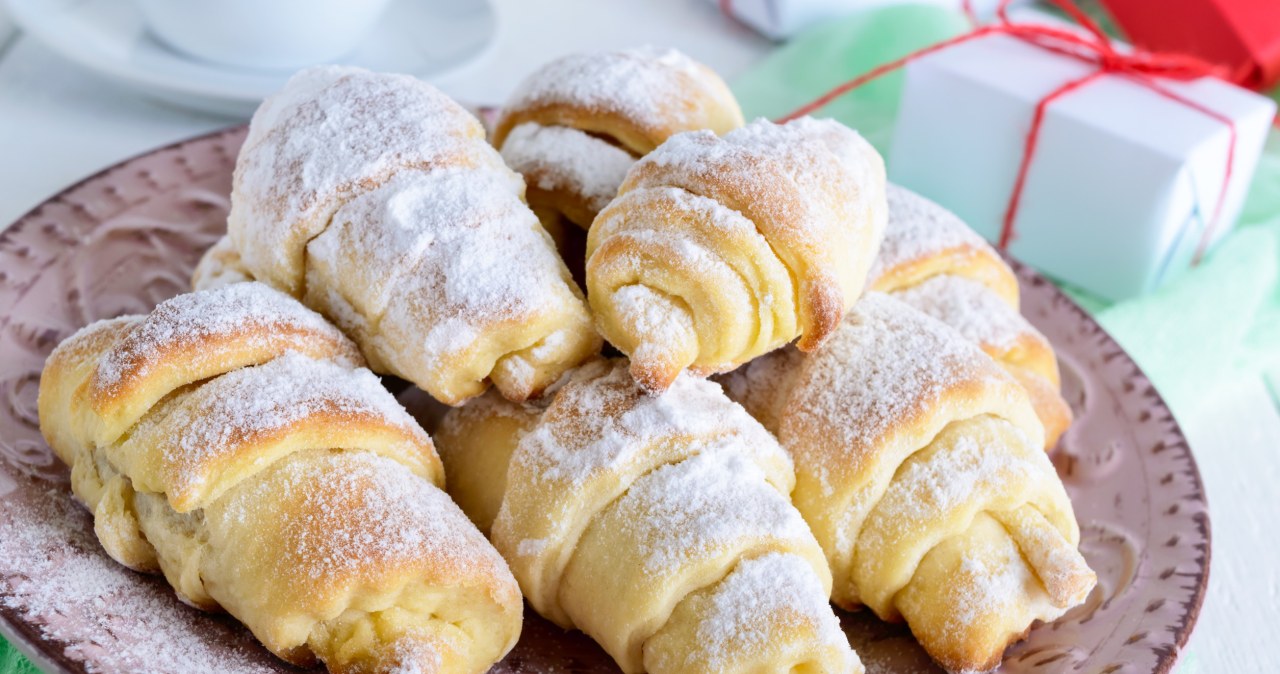 A quick afternoon snack with coffee. Recipe for instant kinder croissants