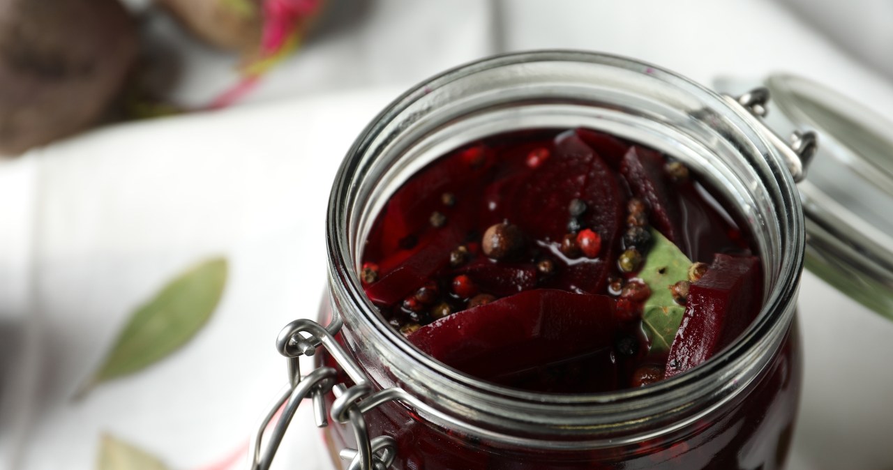 Add 2 tablespoons to the beetroot starter. There is no chance of it getting moldy, it will be very red and clear