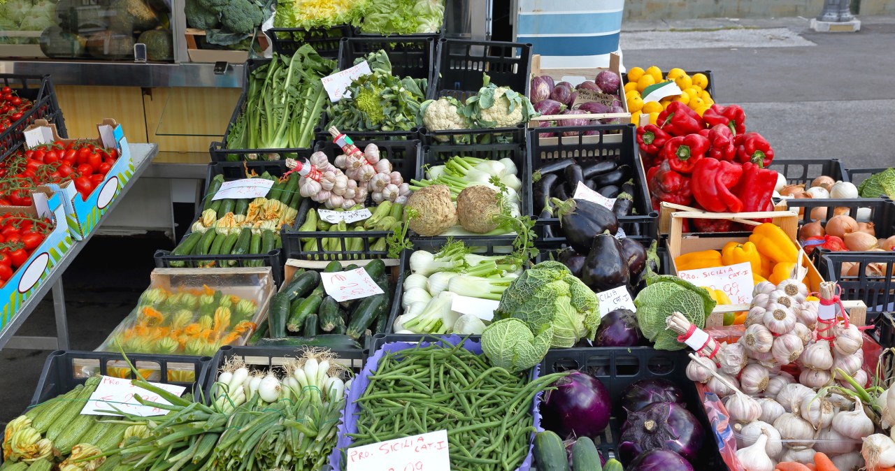 ​It has a lot of vitamin C and protects against colds. Eat 3 times a week