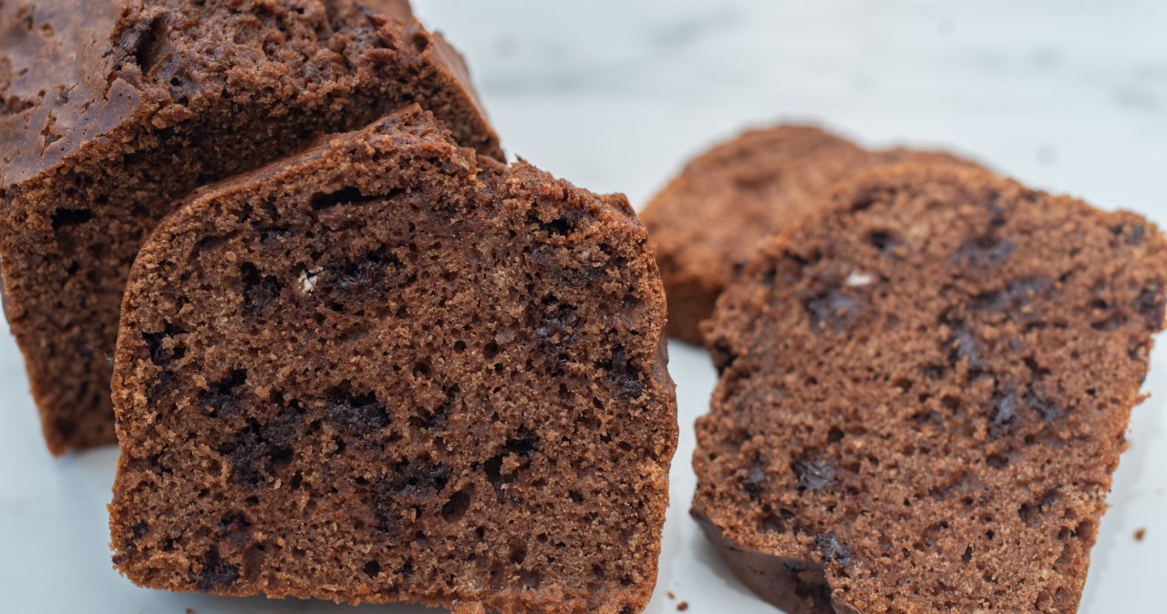 Surprise your family with baking for Christmas. This is the simplest gingerbread in the world