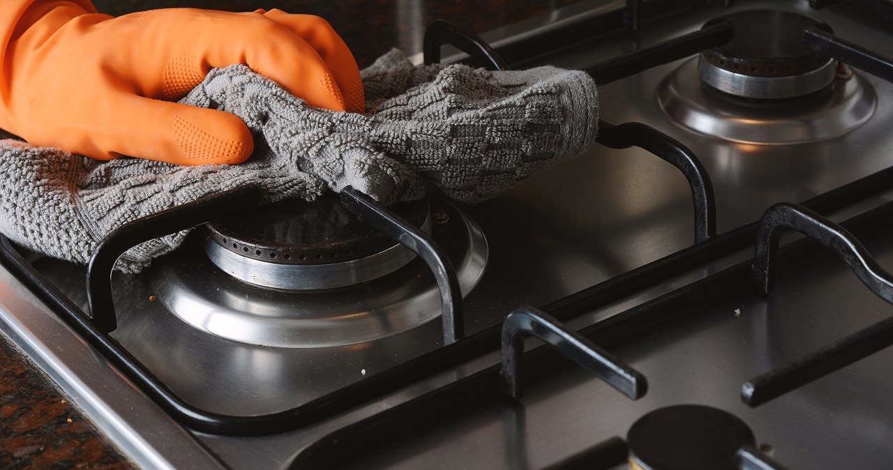I have been cleaning the stove grate this way for years without scrubbing. It's shiny, it looks like new