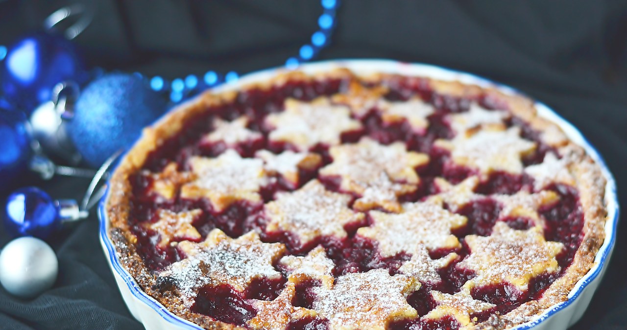 Delicious cranberry cake. My favorite Christmas dessert