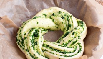 Fluffy yeast wreath with pesto and cheese. A delicious snack for St. Andrew's Day