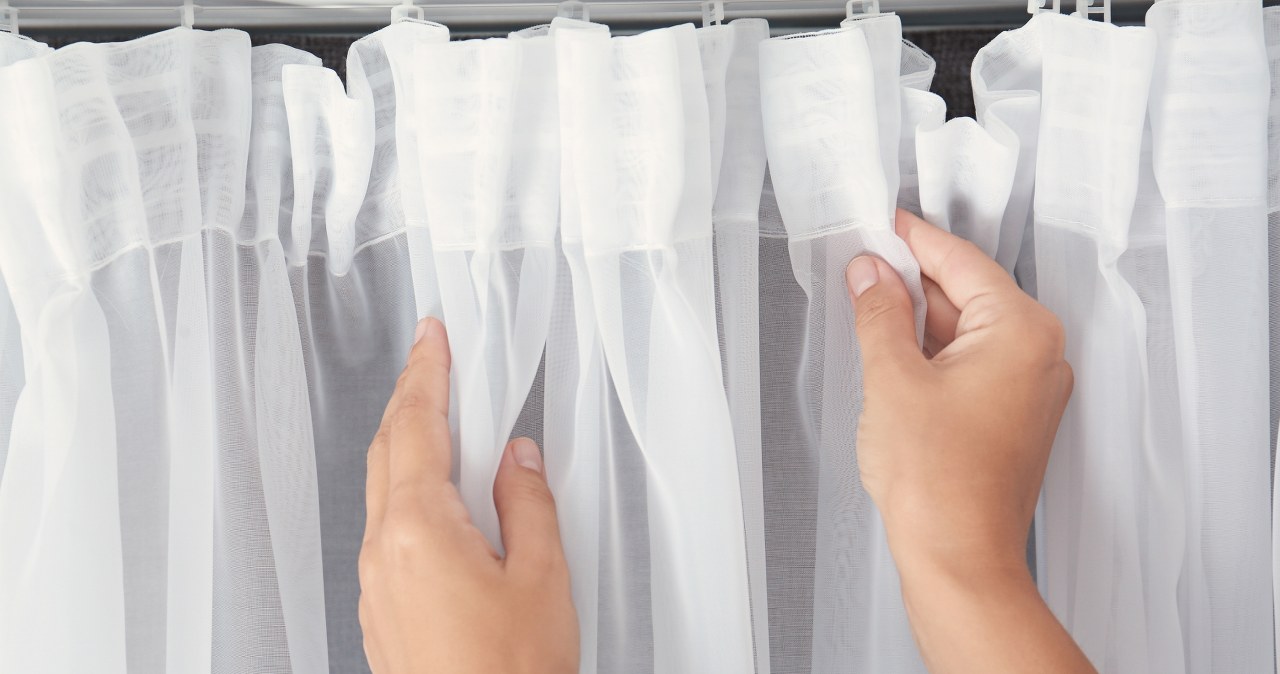 Wash your curtains in November. They will be white and fragrant until Christmas