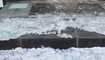 Instead of salt, sprinkle your driveway and stairs with this. You will forget about white traces